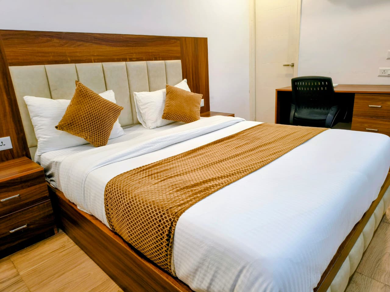 Osaka Suites Kundli Room 16